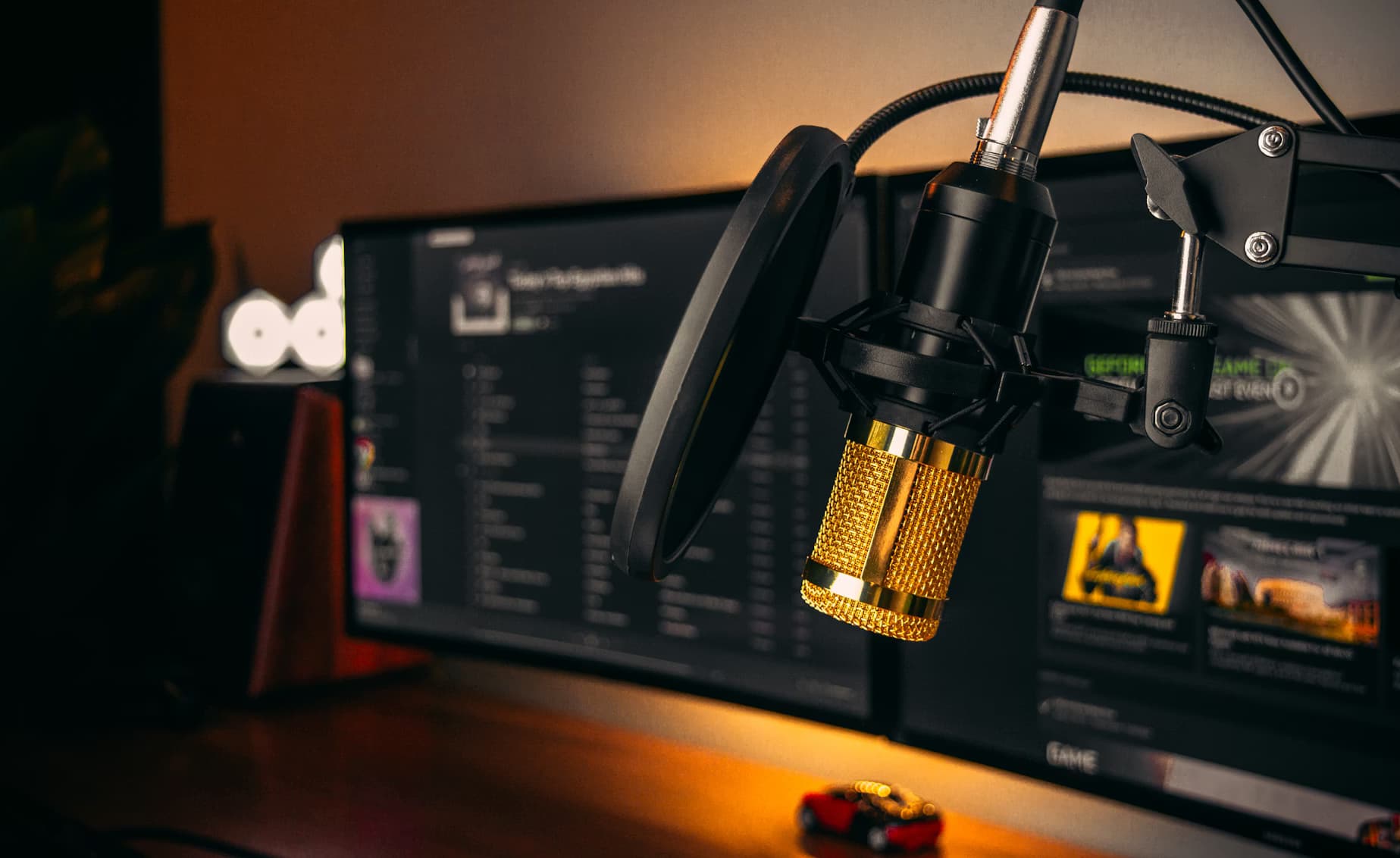 Radio Associative Rose Winarouz